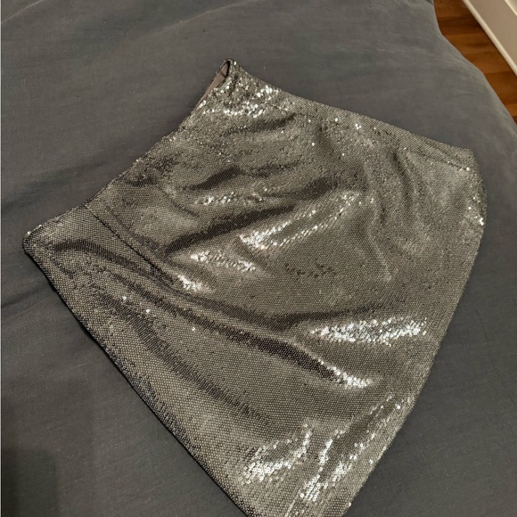 Silver Sequin Mini skirt - perfect for the holidays! - Picture 4 of 5